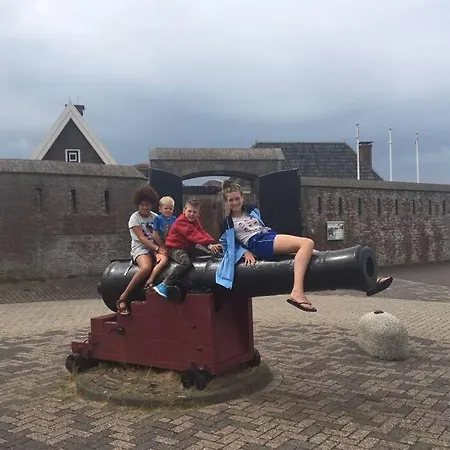 דירה Bij De Duinen 300 Meter De Zee Gratis Wifi Huisdieren Toegestaan Thuiswerkplek יוליאנאדורפ