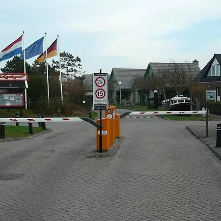 Bij De Duinen 300 Meter De Zee Gratis Wifi Huisdieren Toegestaan Thuiswerkplek * יוליאנאדורפ